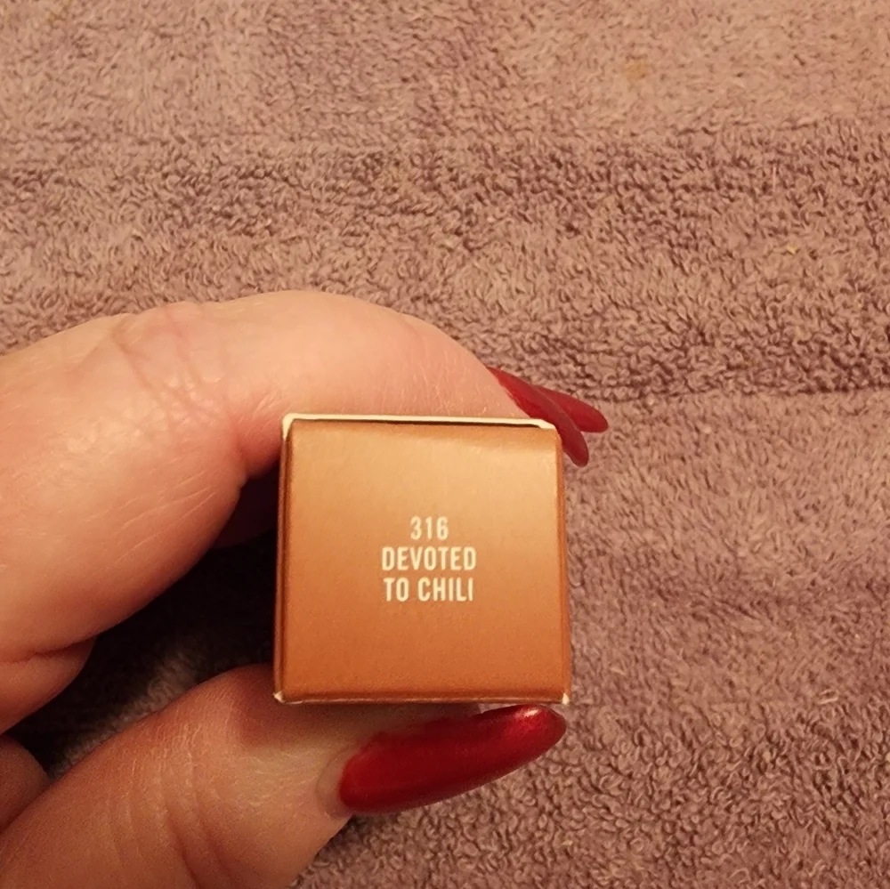 🆕️💋💄MAC DEVOTED TO CHILI POWDER KISS LIPSTICK💄💋 - Picture 13 of 15